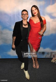 Kacey Musgraves feet photo thumbnail