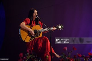 Kacey Musgraves feet photo thumbnail