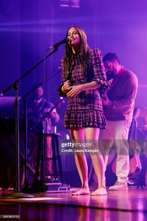 Kacey Musgraves feet photo thumbnail