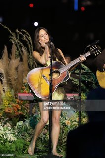 Kacey Musgraves feet photo thumbnail
