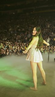 Kacey Musgraves feet photo thumbnail