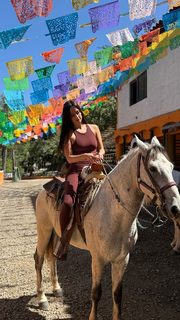 Kacey Musgraves feet photo thumbnail