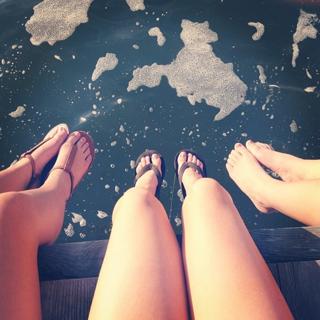 Kacey Musgraves feet photo thumbnail