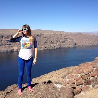 Kacey Musgraves feet photo thumbnail