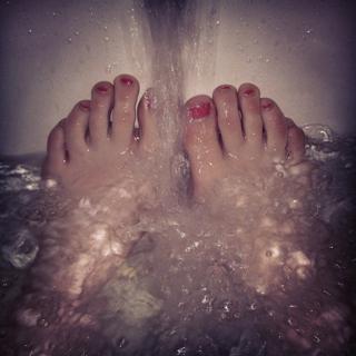 Kacey Rohl feet photo 3