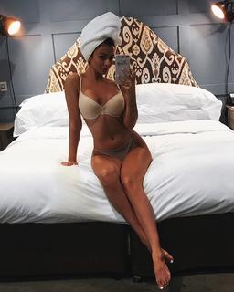 Kady McDermott feet photo thumbnail