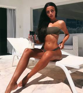Kady McDermott feet photo thumbnail