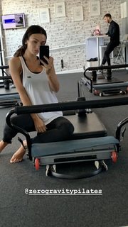 Kady McDermott feet photo thumbnail