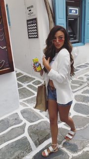 Kady McDermott feet photo thumbnail