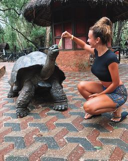 Kady McDermott feet photo thumbnail