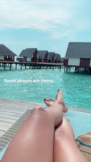 Kady McDermott feet photo thumbnail