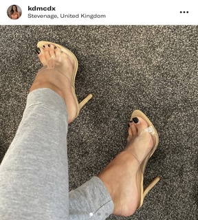 Kady McDermott feet photo thumbnail