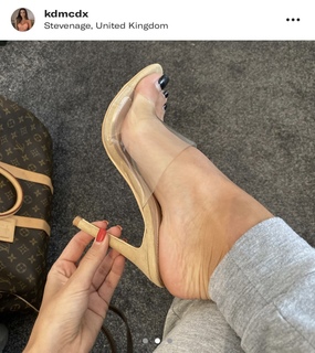 Kady McDermott feet photo thumbnail