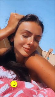 Kady McDermott feet photo thumbnail