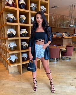 Kady McDermott feet photo thumbnail