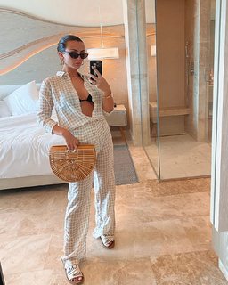 Kady McDermott feet photo thumbnail