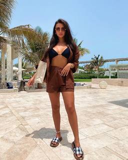 Kady McDermott feet photo thumbnail