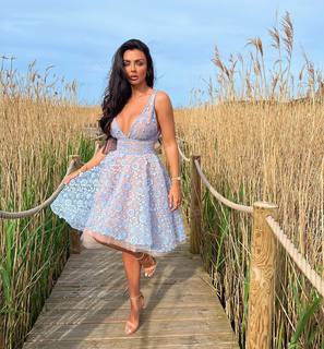 Kady McDermott feet photo thumbnail