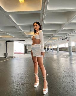 Kady McDermott feet photo thumbnail