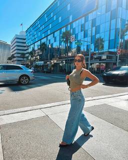 Kady McDermott feet photo thumbnail