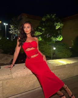 Kady McDermott feet photo thumbnail