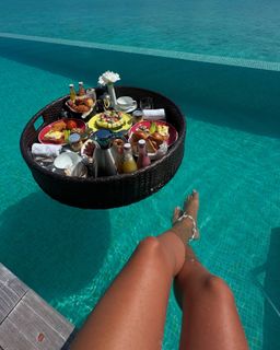 Kady McDermott feet photo thumbnail