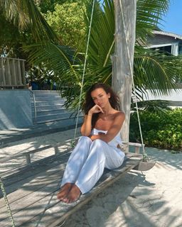 Kady McDermott feet photo thumbnail