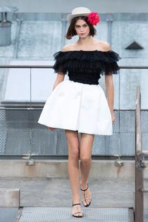 Kaia Gerber feet photo thumbnail