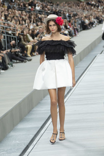 Kaia Gerber feet photo thumbnail