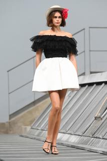 Kaia Gerber feet photo thumbnail