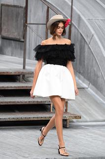 Kaia Gerber feet photo thumbnail