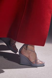 Kaia Gerber feet photo thumbnail