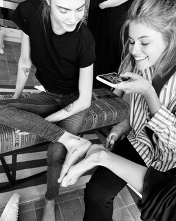 Kaia Gerber feet photo thumbnail