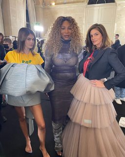 Kaia Gerber feet photo thumbnail