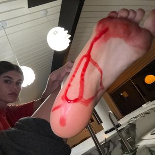 Kaia Gerber feet photo thumbnail