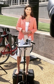 Kaitlan Collins feet photo thumbnail