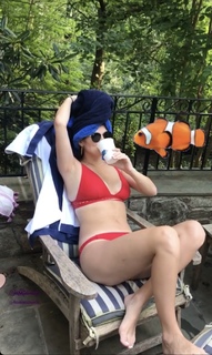 Kaitlan Collins feet photo thumbnail