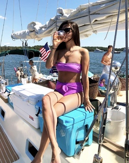 Kaitlan Collins feet photo thumbnail