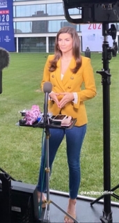 Kaitlan Collins feet photo thumbnail