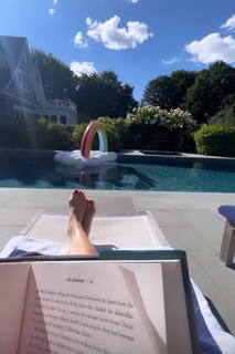 Kaitlan Collins feet photo thumbnail