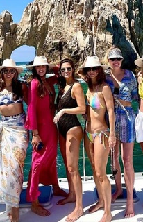 Kaitlan Collins feet photo thumbnail