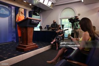 Kaitlan Collins feet photo thumbnail