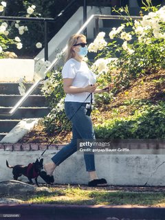 Kaitlin Doubleday feet photo 3