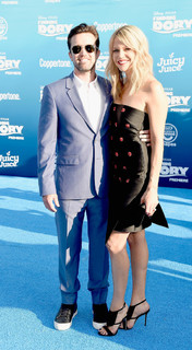 Kaitlin Olson feet photo thumbnail