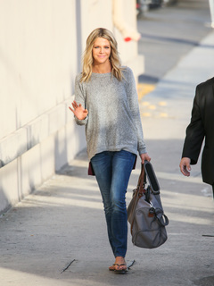 Kaitlin Olson feet photo thumbnail