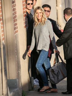 Kaitlin Olson feet photo thumbnail