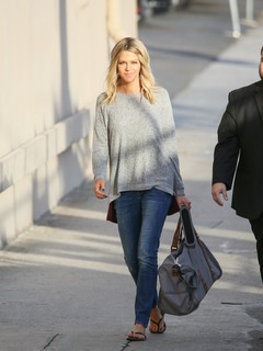 Kaitlin Olson feet photo thumbnail