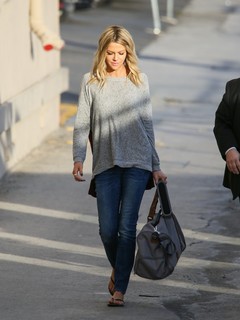 Kaitlin Olson feet photo thumbnail