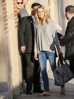 Kaitlin Olson feet photo thumbnail