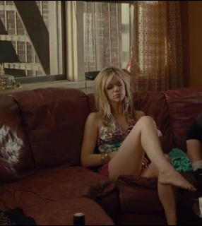 Kaitlin Olson feet photo thumbnail